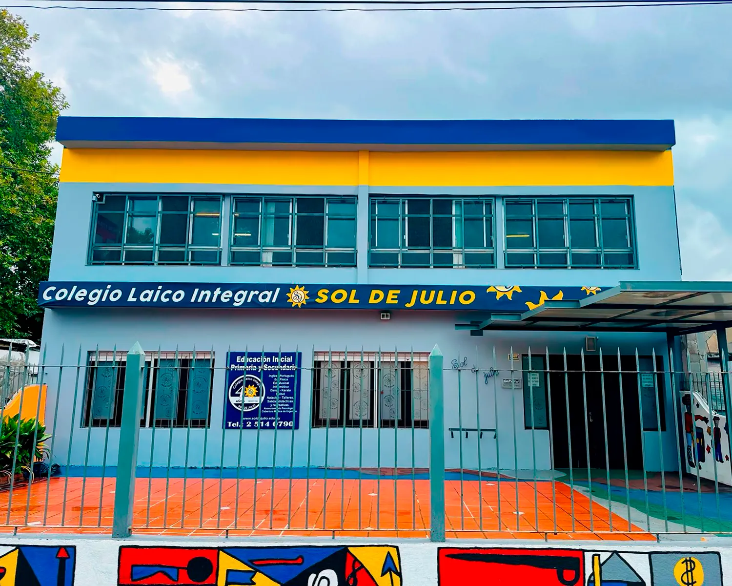 Fachada · Instalaciones